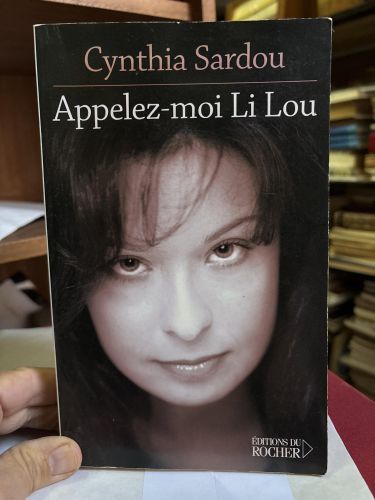 Book cover from APPELEZ-MOI LI LOU [TAPA BLANDA] SARDOU, CYNTHIA
