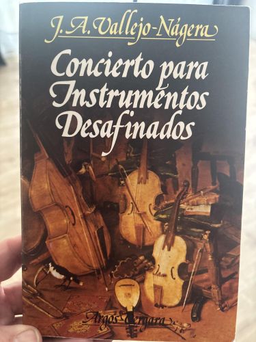 Portada del libro de Concierto para instrumentos desafinados