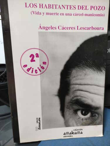 Portada del libro de Habitantes del pozo, los