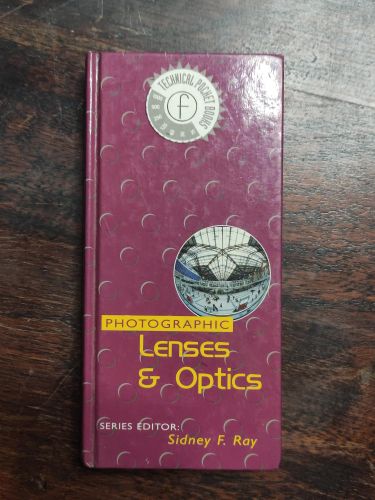 Portada del libro de PHOTOGRAPHIC LENSES AND OPTICS POCKET BOOK (PHOTOGRAPHY POCKET BOOKS) RAY, SIDNEY F.