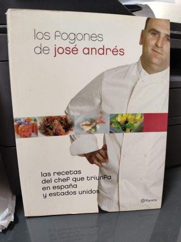 Portada del libro de Los fogones de José Andrés