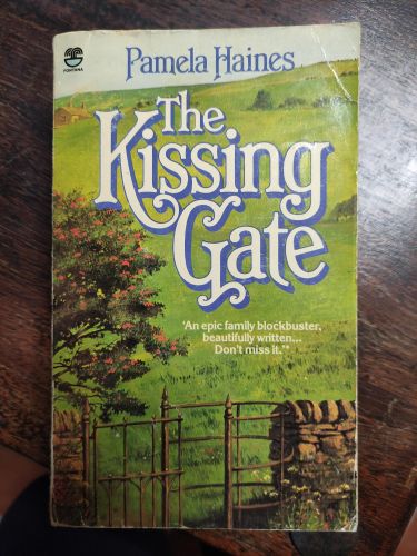 Portada del libro de THE KISSING GATE HAINES, PAMELA
