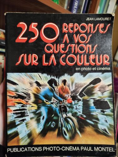 Portada del libro de 250 REPONSES A VOS QUESTIONS SUR LA COULEUR EN PHOTO ET CINEMA. [PAPERBACK] JEAN LAMOURET