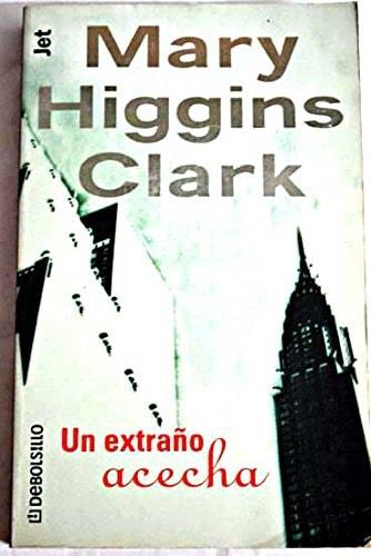 Portada del libro de UN EXTRAÑO ACECHA HIGGINS CLARK, MARY