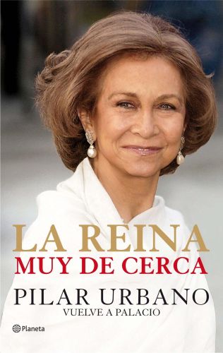 Portada del libro de LA REINA MUY DE CERCA