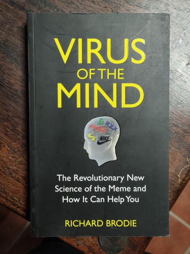 Portada del libro de VIRUS OF THE MIND: THE REVOLUTIONARY NEW SCIENCE OF THE MEME AND HOW IT AFFECTS YOU [PAPERBACK] BRODIE,...