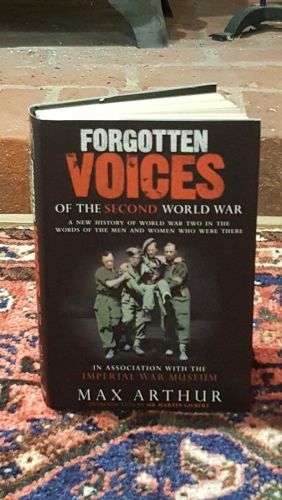 Portada del libro de FORGOTTEN VOICES OF THE SECOND WORLD WAR: A NEW HISTORY OF WORLD WAR TWO IN THE WORDS OF THE MEN AND...
