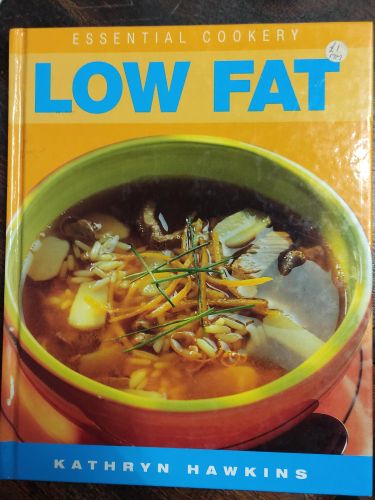 Portada del libro de ESSENTIAL LOW FAT (ESSENTIAL COOKERY) [HARDCOVER] KATHRYN HAWKINS