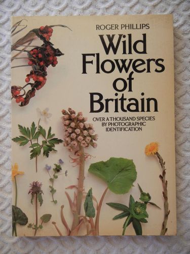 Portada del libro de WILD FLOWERS OF BRITAIN - OVER A 1000 SPECIES BY PHOTOGRAPHIC IDENTIFICATION [TAPA BLANDA] ROGER PHILLIPS...