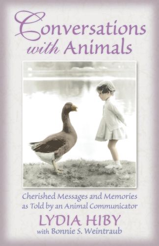 Portada del libro de CONVERSATIONS WITH ANIMALS: CHERISHED MESSAGES AND MEMORIES AS TOLD BY AN ANIMAL COMMUNICATOR [TAPA...