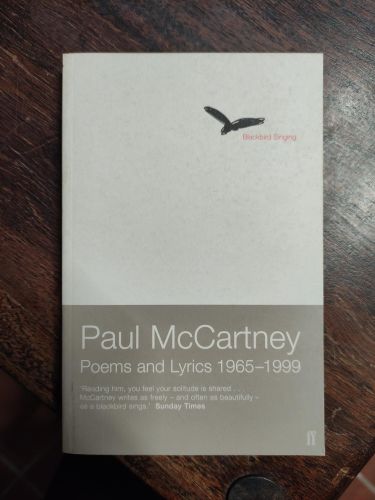 Portada del libro de BLACKBIRD SINGING: POEMS AND LYRICS 1965-1999 MCCARTNEY, SIR PAUL