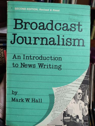 Portada del libro de BROADCAST JOURNALISM [PAPERBACK]