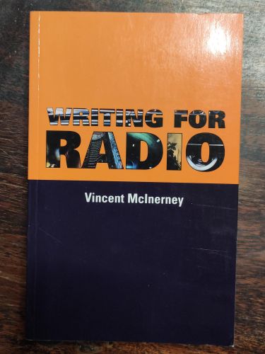 Portada del libro de WRITING FOR RADIO [PAPERBACK] VINCENT MCINERNEY