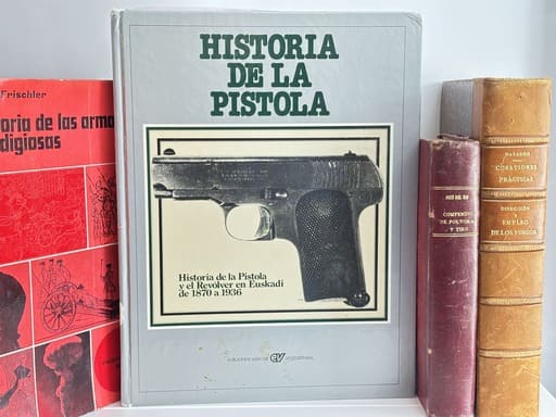 Libros de historia militar y armamento